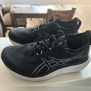 ASICS Nimbus 25 Women’s Black and White Running Shoes